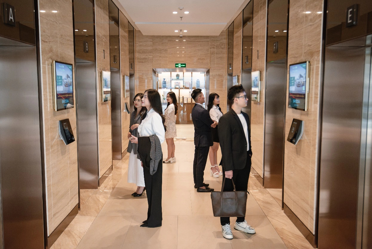 Lý do màn hình thang máy giúp tăng hiệu quả quảng bá