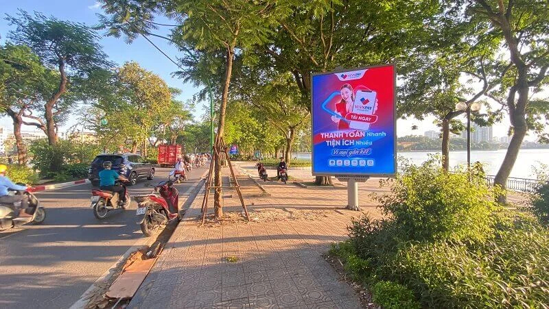 Minh họa LED đường phố và đường dạo ven hồ: Góc rộng của màn hình, vỉa hè và mặt đường ven hồ