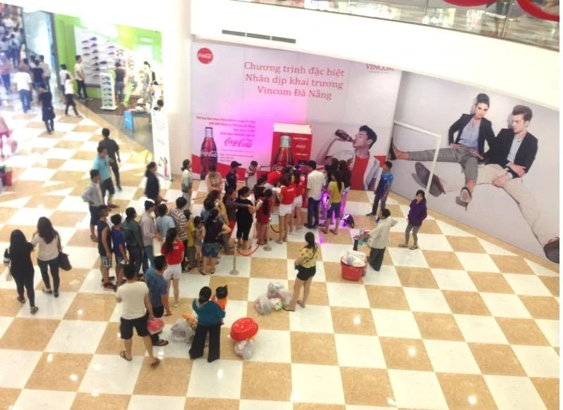 Coca-Cola — Trải nghiệm thương hiệu tại trung tâm thương mại