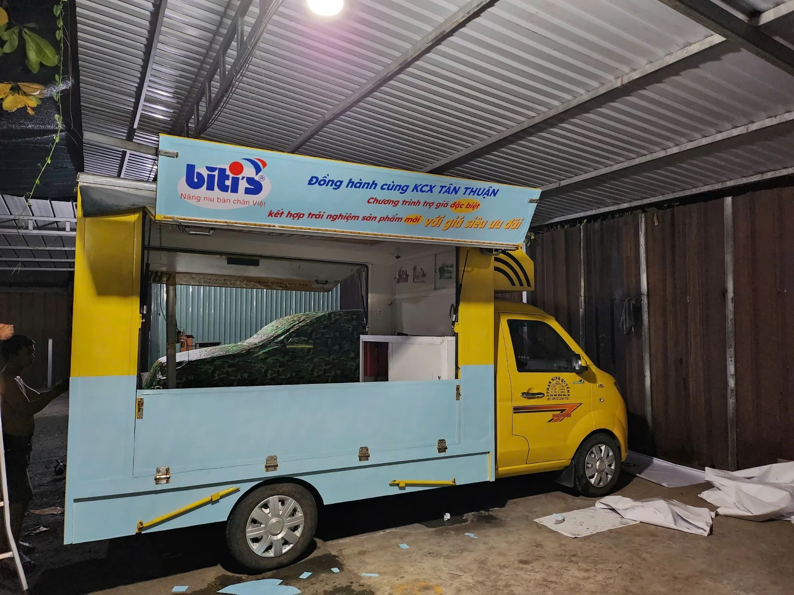 Biti’s — Thùng xe mở bên tại khu vực sản xuất