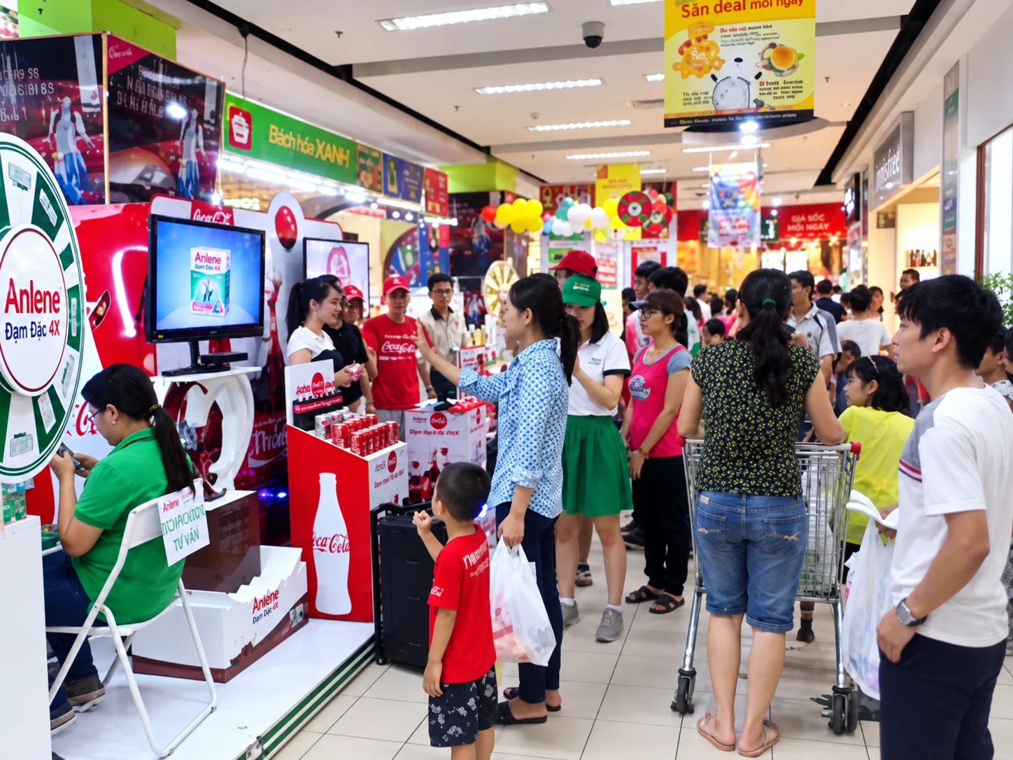 Anlene — Khách hàng tham gia hoạt động tại khu vực activation Anlene