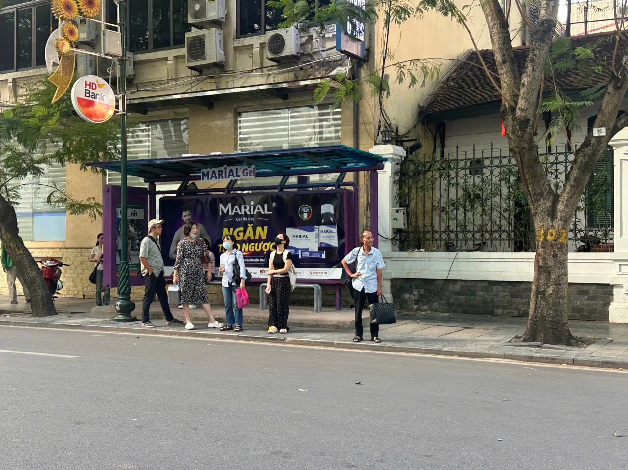 Marial — Nhận diện nhà chờ xe buýt