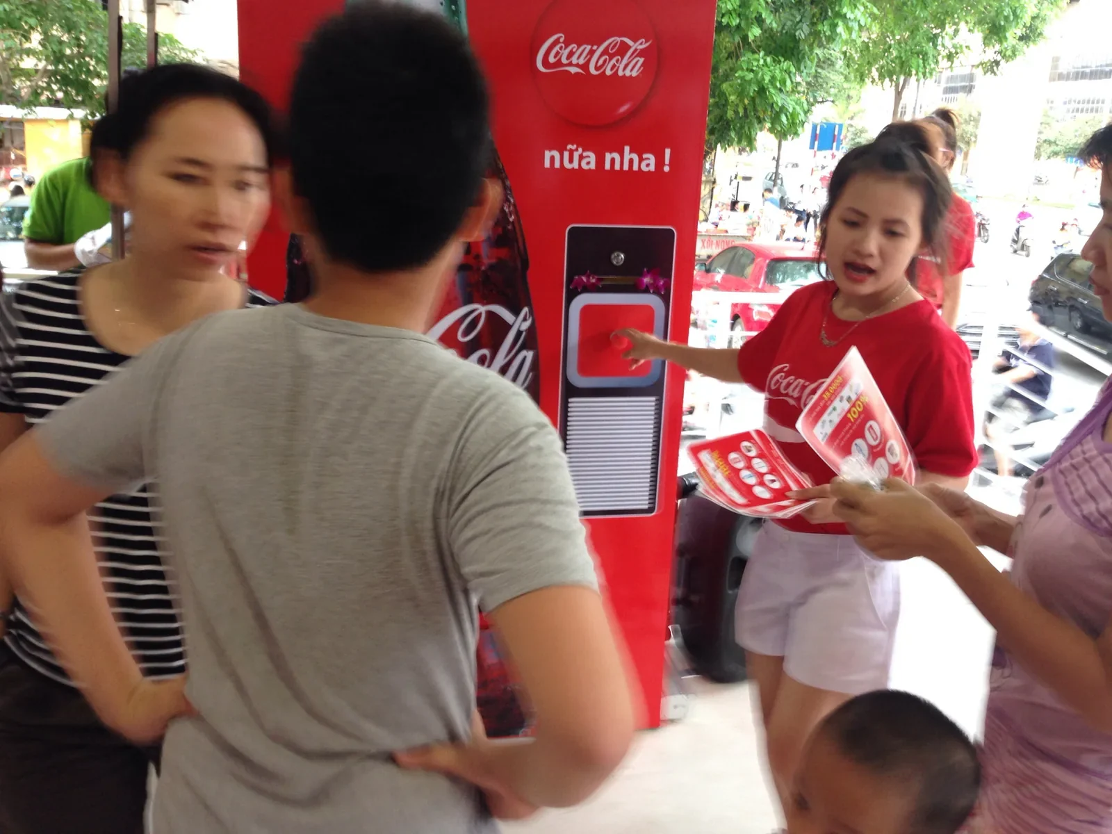 Coca-Cola — Activation tương tác tại siêu thị