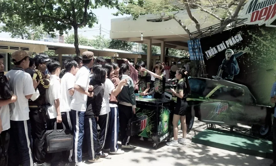 Mountain Dew — School activation và sampling