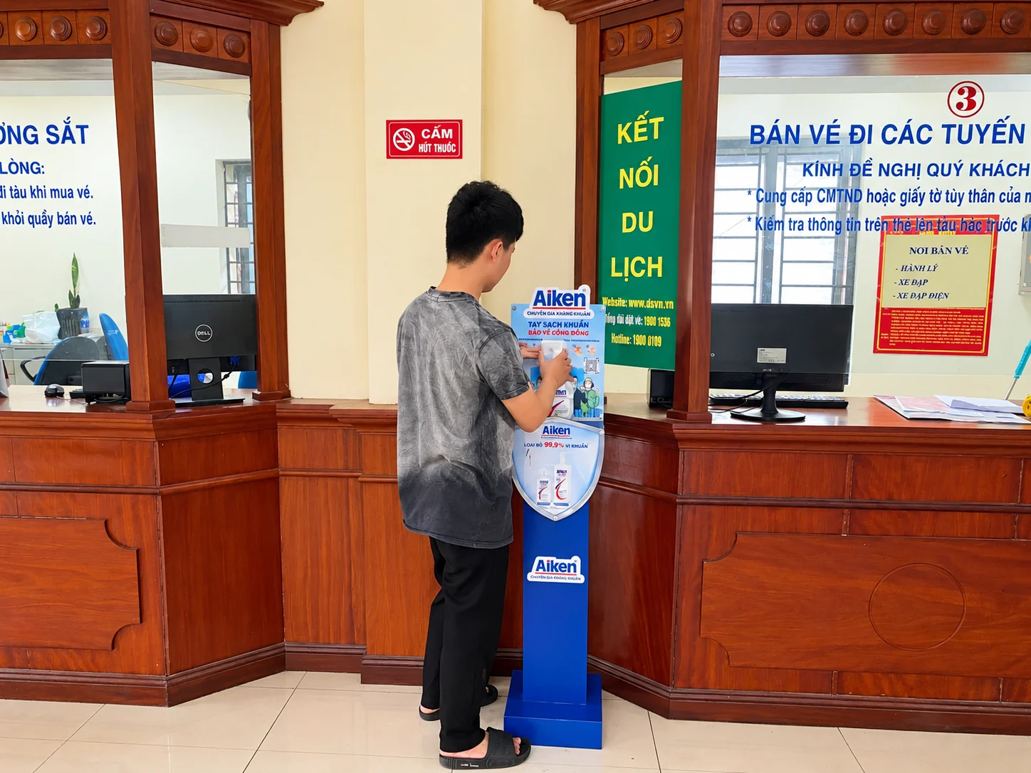 Aiken — Tương tác sản phẩm tại trụ Aiken bên quầy bán vé