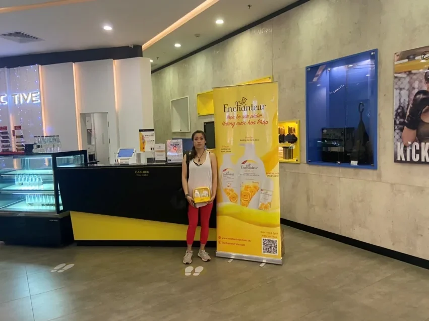 Enchanteur — Gym branding và hoạt động tặng sản phẩm