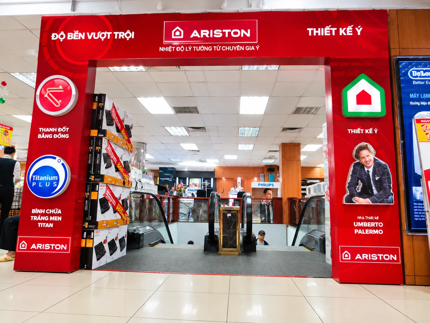 Ariston — Cổng chào Ariston tại khu vực thang cuốn