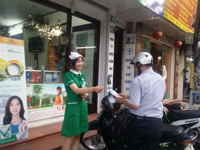 V.Rohto — Giới thiệu sản phẩm tại nhà thuốc