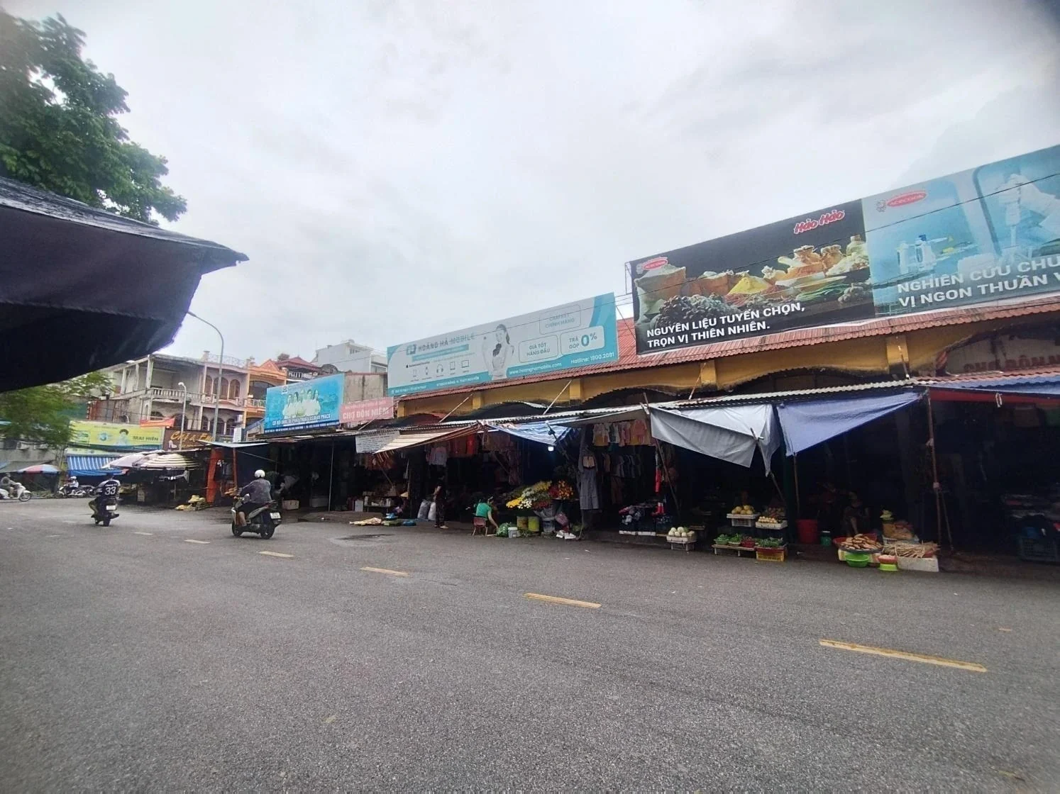 MaxKleen — Billboard tại chợ