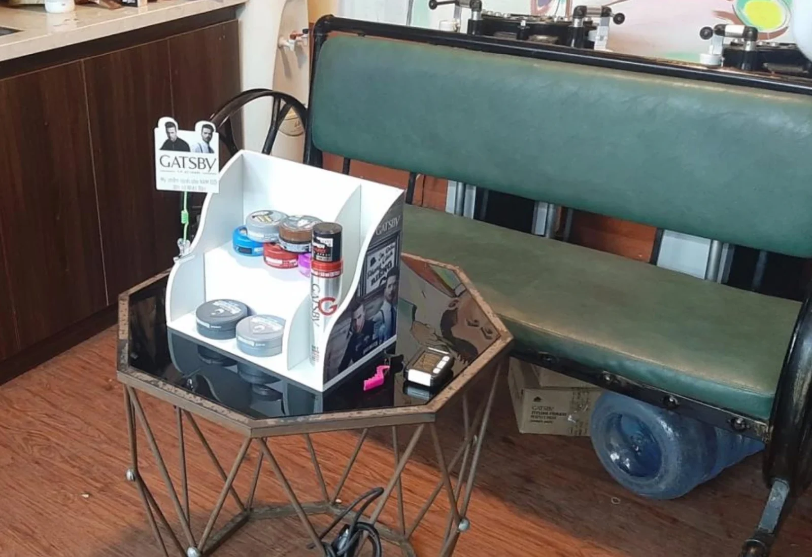 Gatsby — POSM và trưng bày sản phẩm tại barber shop