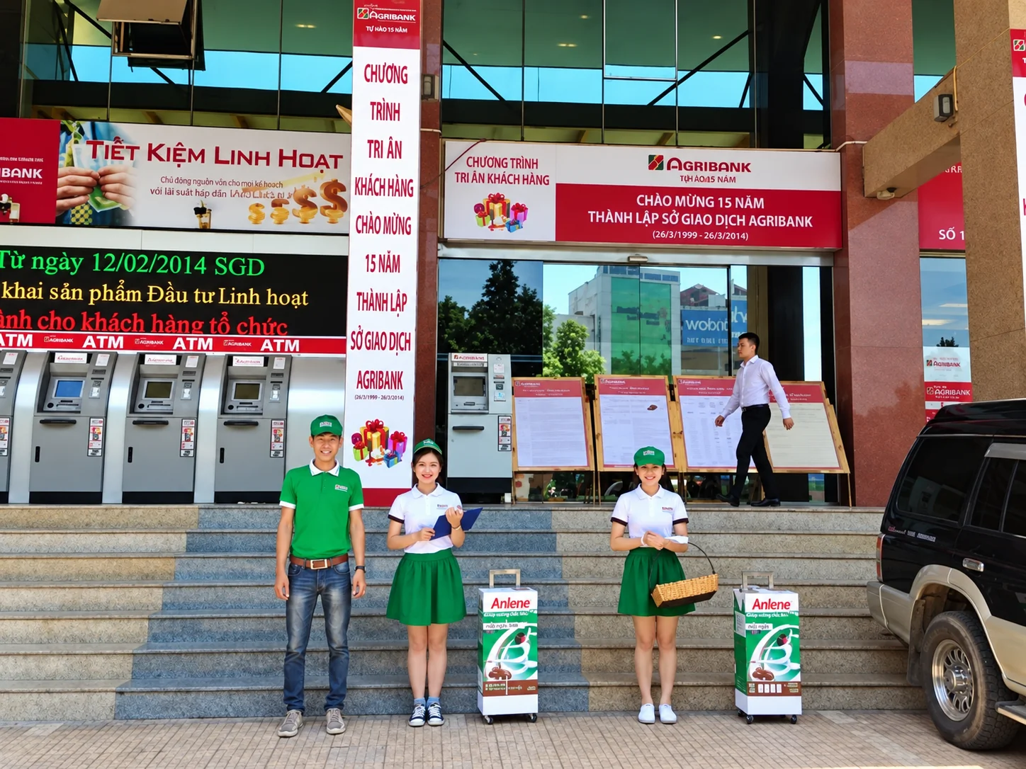 Anlene — Đội ngũ check-in cùng vật phẩm Anlene tại điểm triển khai