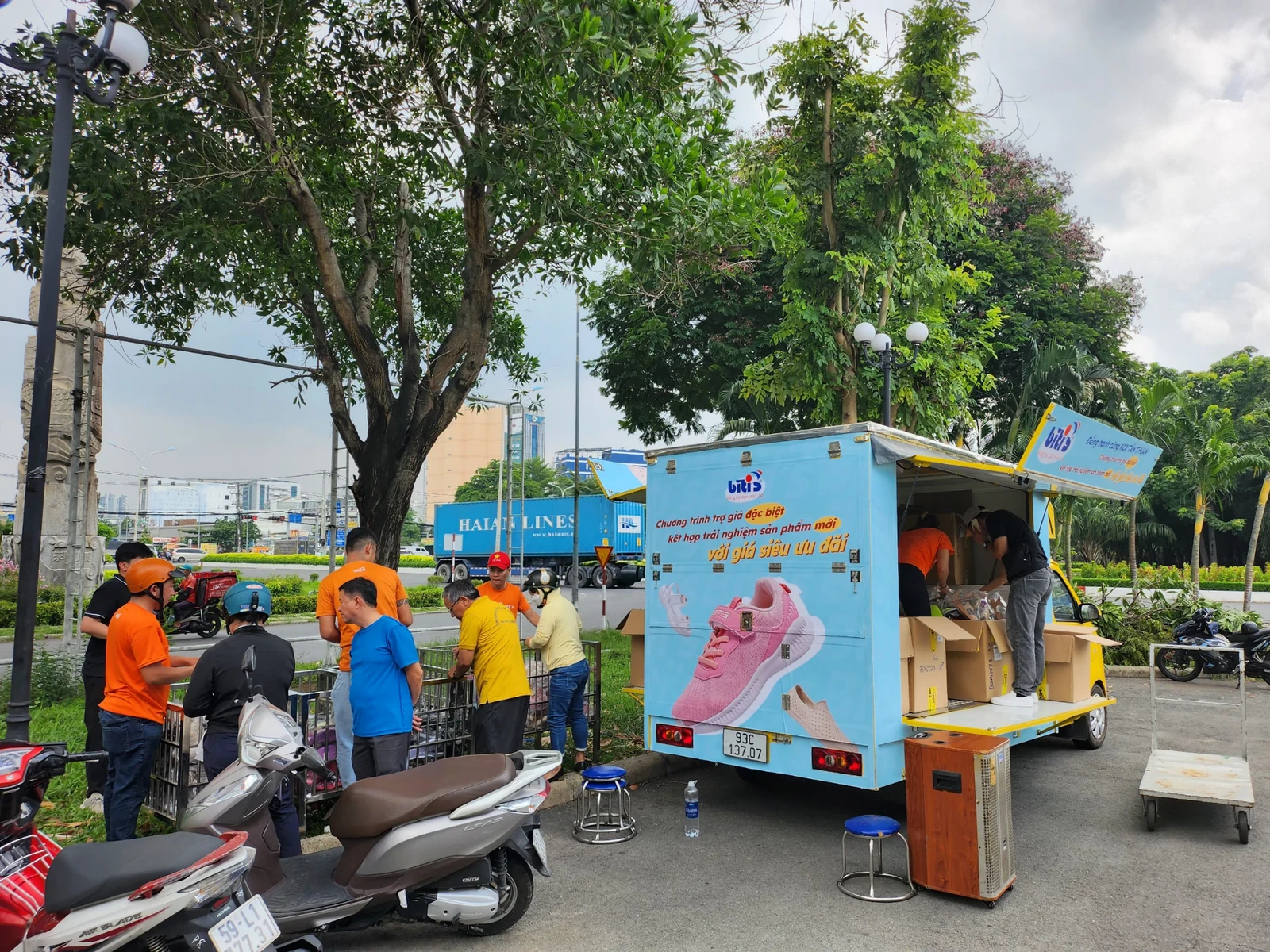 Biti’s — Hoạt động bán hàng bên xe lưu động