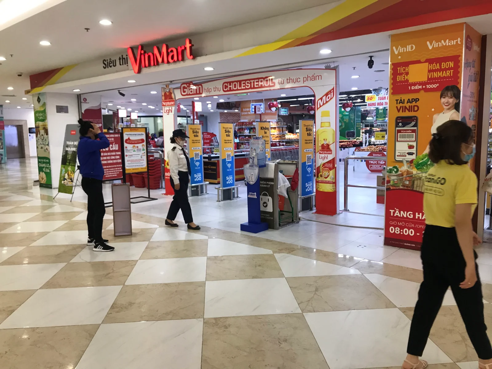 Aiken — Trụ Aiken tại lối vào siêu thị