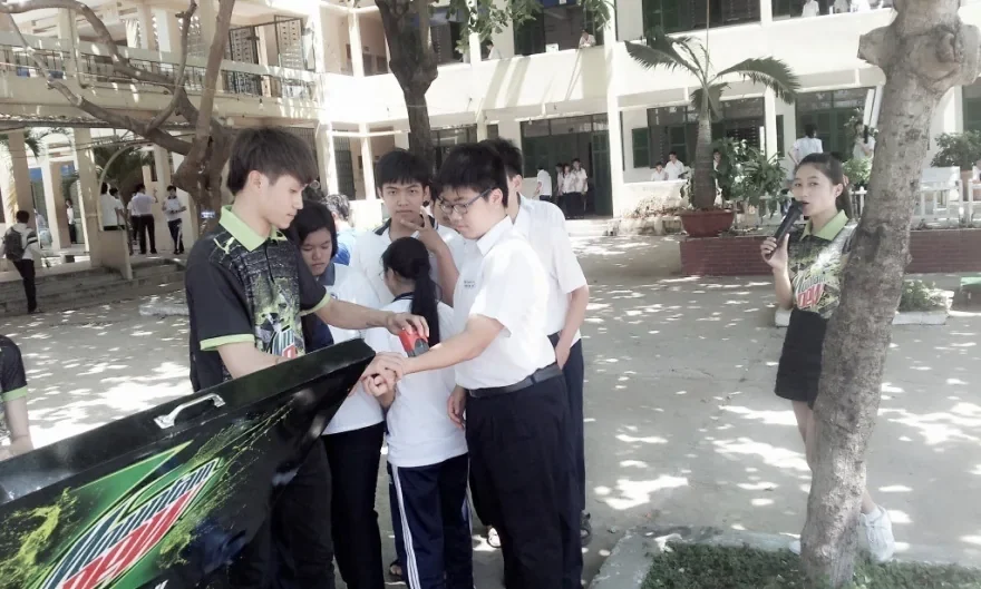 Mountain Dew — School activation và sampling