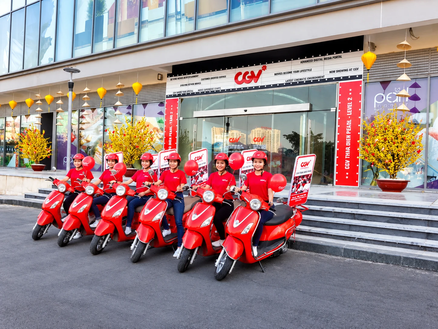 CGV — Đoàn xe quảng bá CGV đồng bộ trước rạp