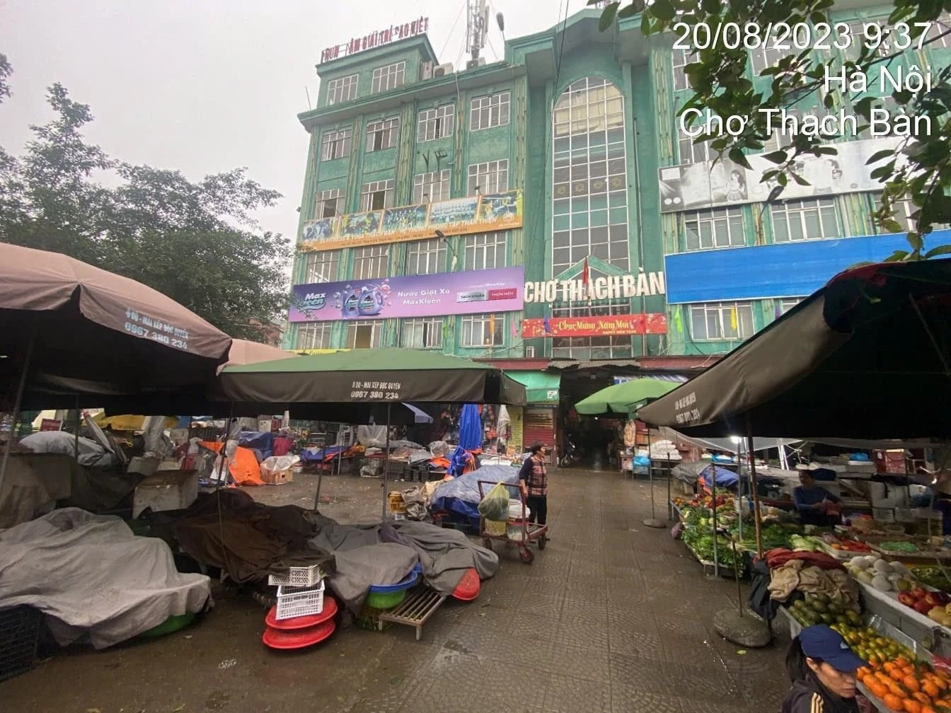 MaxKleen — Billboard tại chợ