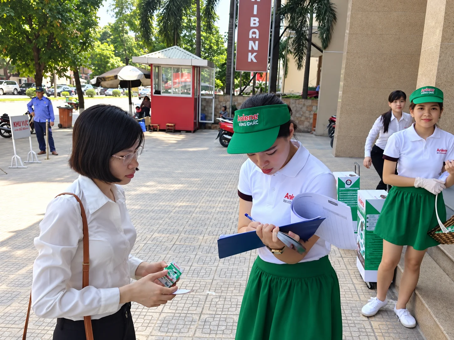 Anlene — Đội ngũ PG ghi nhận phản hồi sau trải nghiệm sản phẩm