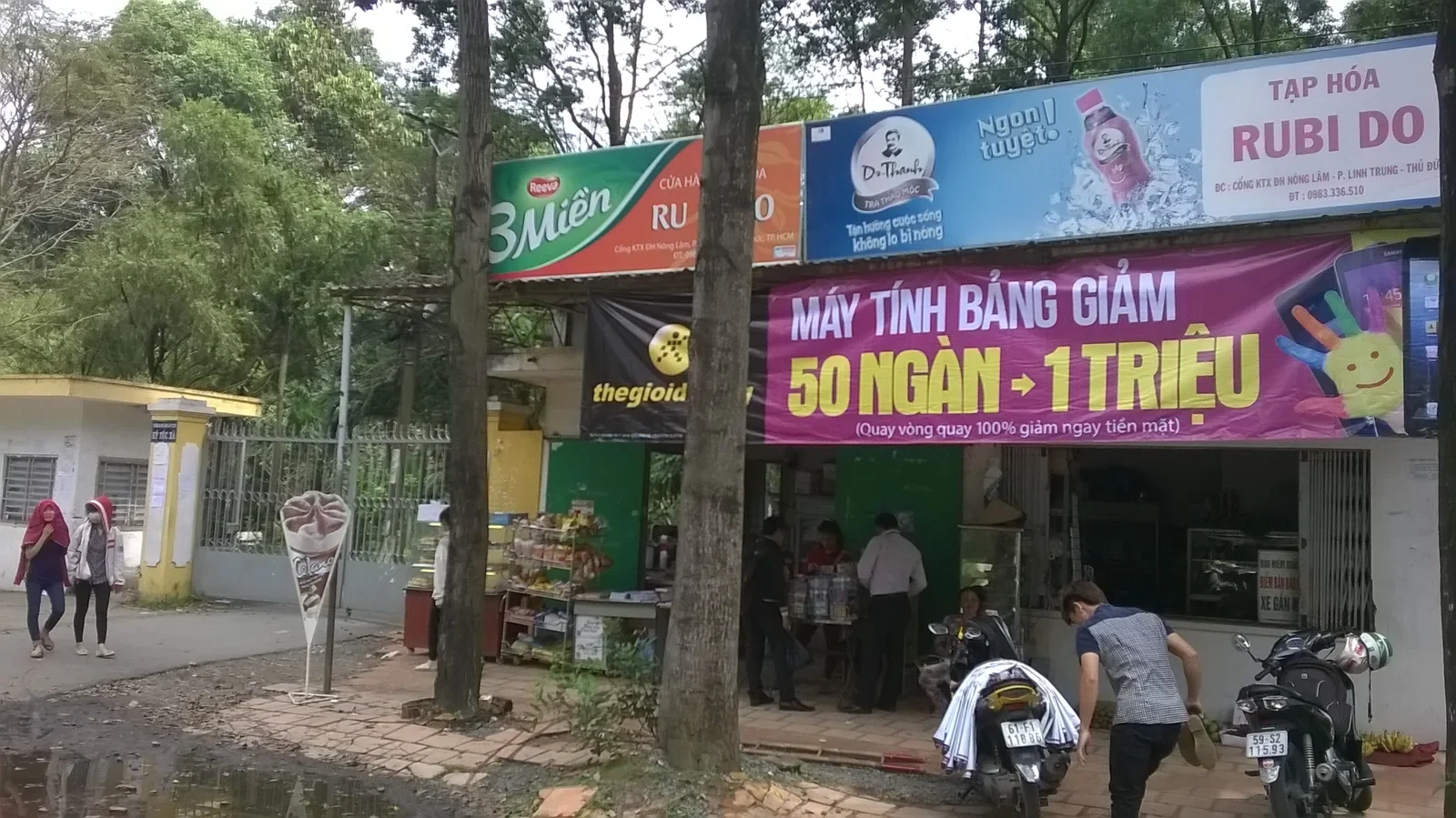Thế Giới Di Động — Banner tại trường học và ký túc xá