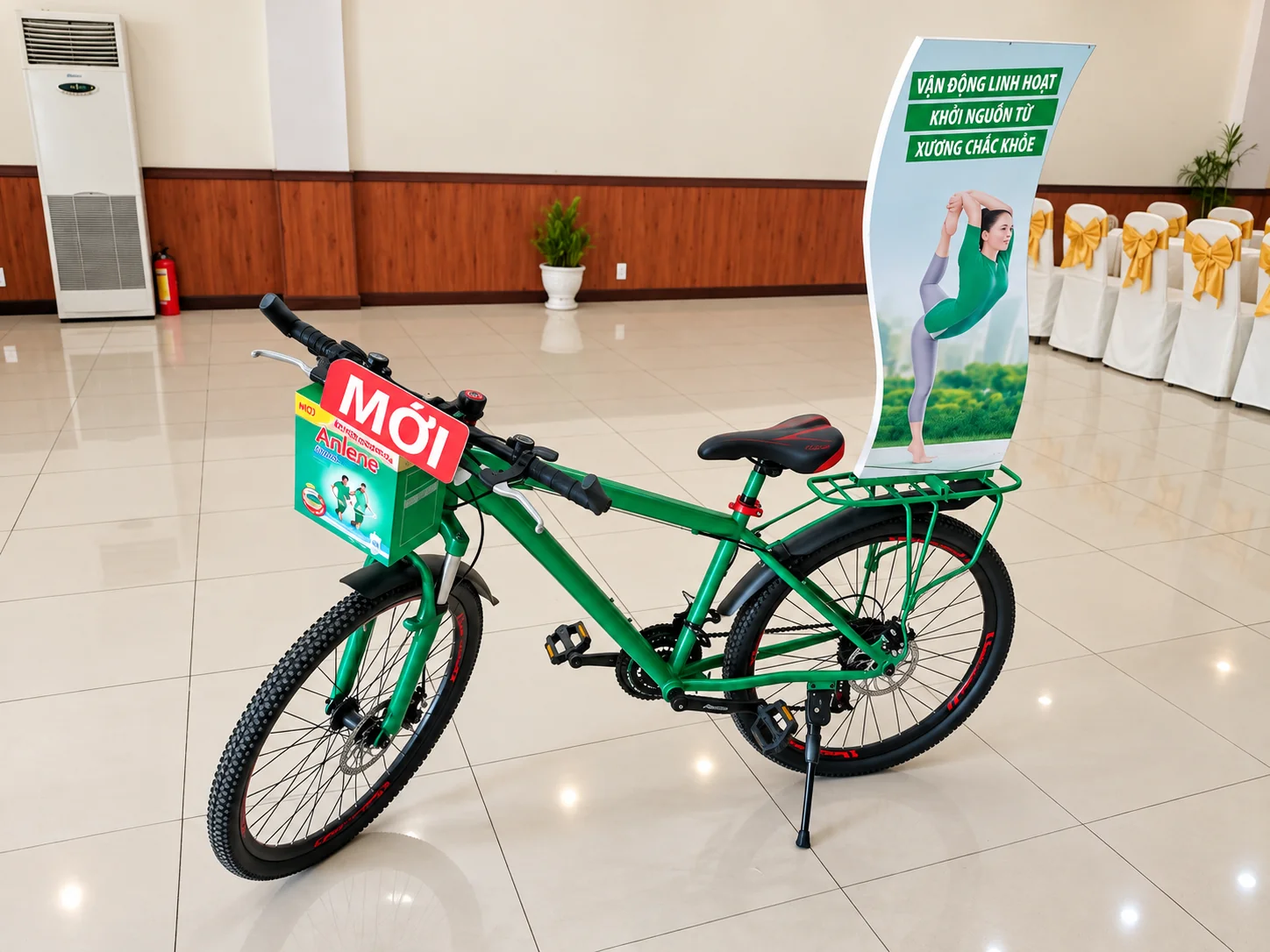 Anlene — Chi tiết xe đạp và bảng quảng cáo Anlene