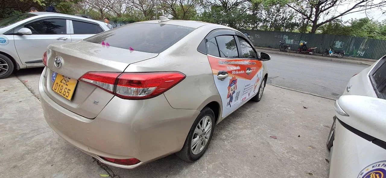 Weki IQ — Quảng cáo taxi