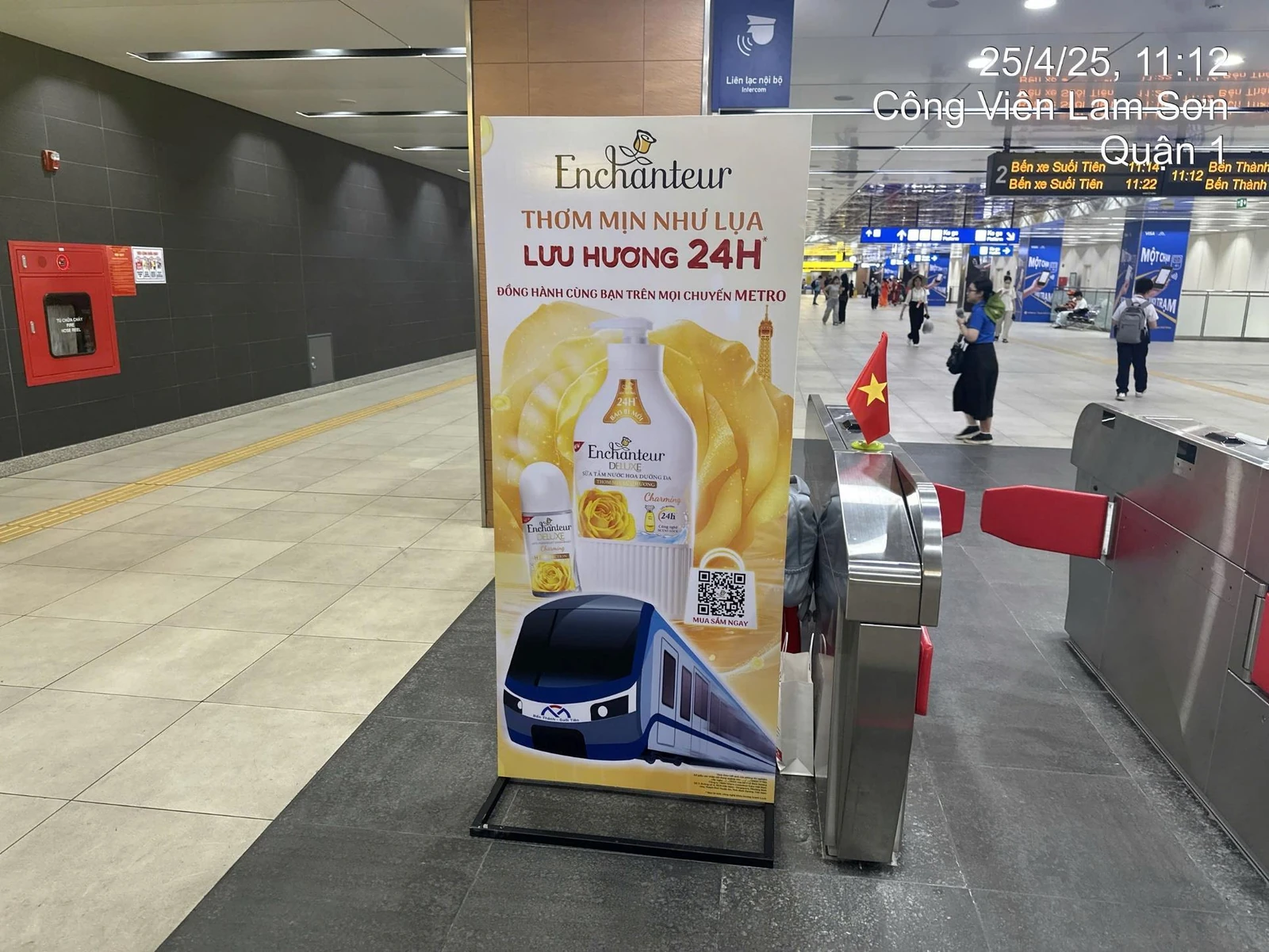 Enchanteur — Activation và sampling tại nhà ga metro