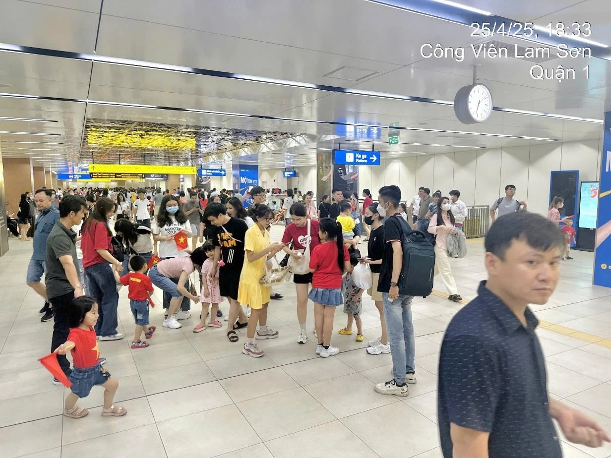 Enchanteur — Activation và sampling tại nhà ga metro