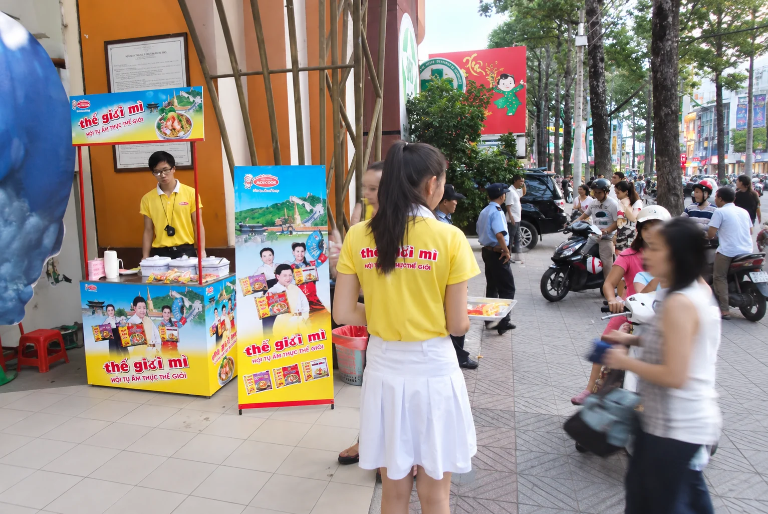 Acecook — Booth sampling và POSM tại siêu thị